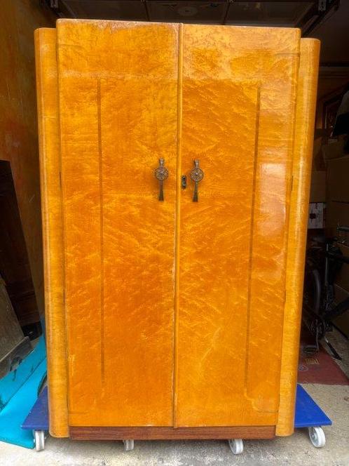 Kast - berkenhout fineer op massief hout - Garderobe kast, Antiek en Kunst, Kunst | Designobjecten