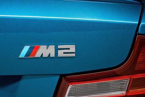 BMW M2 logo embleem achterklep origineel, Auto diversen, Auto-accessoires, Nieuw, Verzenden