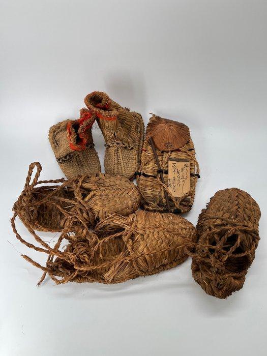 Set traditionele Japanse Waraji-stijl (stro) handwerk, Antiek en Kunst, Antiek | Overige Antiek