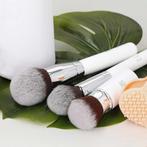 ilu Tapered Powder Brush - 205, Sieraden, Tassen en Uiterlijk, Nieuw, Make-up, Ophalen of Verzenden