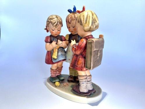 Goebel - Beeldje - Goebel Hummel „s Meisteestück - School, Antiek en Kunst, Curiosa en Brocante