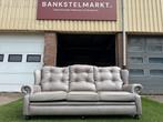 Bankstel Springvale Chesterfield Suzanne  bank grijs leer, Huis en Inrichting, Design, Driepersoons, Zo goed als nieuw, Rechte bank