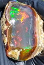 Semi-Dark Ethiopian Chrystal Opal 499,4 ct Ruw - Hoogte: 32