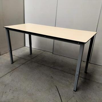 Zeer degelijke metalen werkbank - 180x80 cm beschikbaar voor biedingen