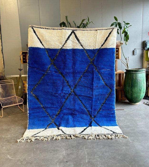Moderne Marokkaanse Beni Ouarain-vloerkleed – Blauw en Ivoor, Huis en Inrichting, Stoffering | Tapijten en Kleden