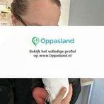 Eva zoekt een oppas in Appelscha.