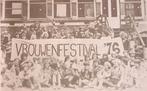 Vintage fotoposter van foto vrouwenfestival 1976 (Posters), Verzamelen, Verzenden, Nieuw, Overige onderwerpen, Met lijst