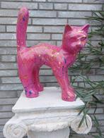 Beeld, garden statue cat color fuchsia with paint color - 46