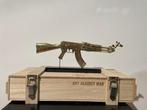 Van Apple - Art Against War - AK-47 Gold, Antiek en Kunst