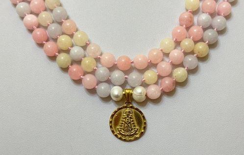 Natuurlijk Morgonita en Witte Perlen met Virgen Rocío en, Antiek en Kunst, Antiek | Boeken en Bijbels