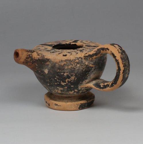Oud-Grieks Aardewerk Ladler met versiering, Ex Bonhams, Verzamelen, Mineralen en Fossielen