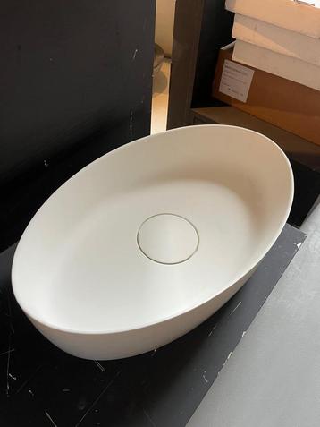 Waskom ovaal wit met plug – 58x35x14 cm | strak en stijlvol beschikbaar voor biedingen
