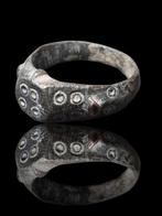 Viking periode Stunning & Rare Bronze Ring (Zonder, Antiek en Kunst