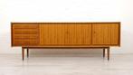 Vintage dressoir | Noten | Strak design | 229 cm, Huis en Inrichting, Kasten | Dressoirs, Retro, vintage, mid-century modern, Scandinavisch design, dense