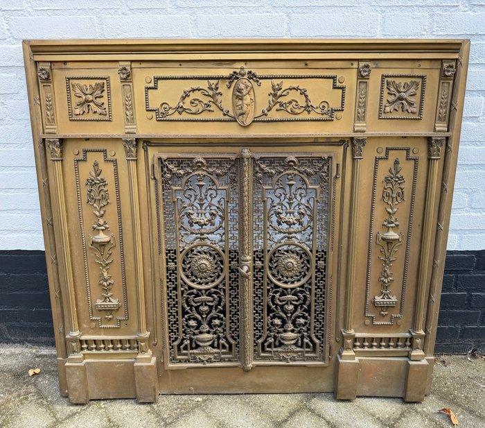 Bronzen deuren in originele omlijsting - Openhaard, Antiek en Kunst, Antiek | Meubels | Stoelen en Banken