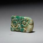 Maya Jade Hanger in de vorm van een masker. 300 - 700 AD.