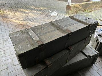 Lange houten leger kist beschikbaar voor biedingen
