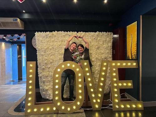 Huur, huren LOVE verlichte grote letters, bruiloft - 120 cm, Hobby en Vrije tijd, Feestartikelen | Verhuur, Geboorte of Huwelijk