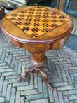 Parketry naaitafel met ingelegd schaakbord - hout - walnoot