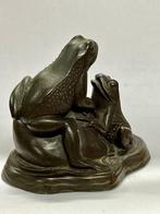 Beeldje - Kikkers op rots - Brons