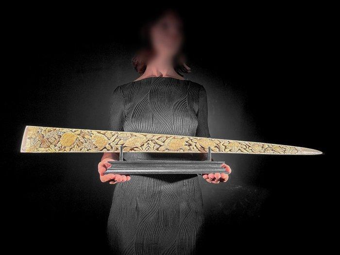 Geen minimumprijs - Groot uitgehouwen zwaardvisrostrum op, Antiek en Kunst, Kunst | Designobjecten