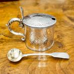 Large sterling silver engraved drum mustard pot with spoon, Antiek en Kunst
