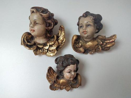 Snijwerk, Holzfiguren - 3 Stück Farbige Putten Engelsköpfe -, Antiek en Kunst, Antiek | Boeken en Bijbels