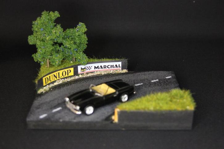 Diorama Le Mans 24h 1:43 Dunlop / Marchal (dertiger jaren), Hobby en Vrije tijd, Modelbouw | Figuren en Diorama's, 1:50 of kleiner