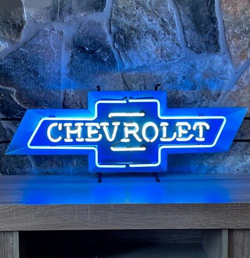 Chevrolet Bow Neon Verlichting Met Achterplaat 94 x 36 cm, Auto's, Chevrolet, Ophalen