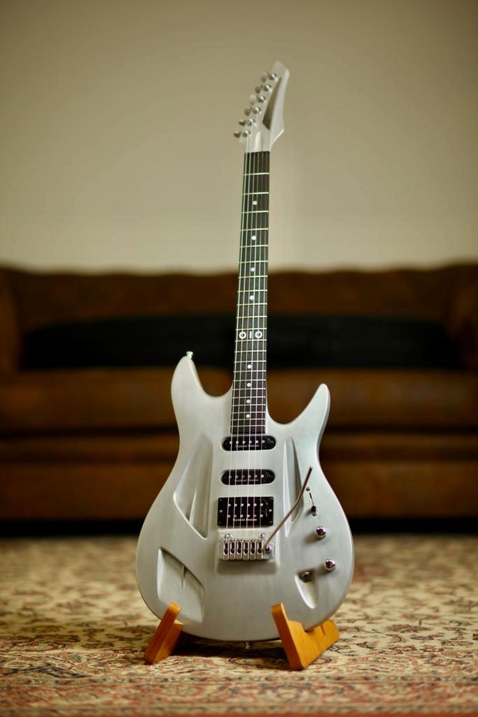 Aristides 010 Signature | Aluminium, Muziek en Instrumenten, Snaarinstrumenten | Gitaren | Elektrisch