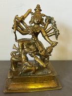 Mahishasuramardini - Durga wordt afgebeeld als degene die de