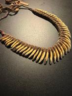 Choker en honden tand - Asmat - West-Papoea