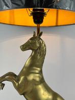 Tafellamp met beeldje - Messing - Een springende paardenlamp