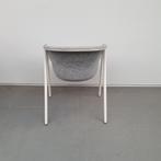De Vorm kuipstoel stoelen met PET vilt zitting gerecycled
