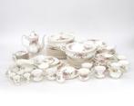 Een 89-delig porseleinen servies, Moss Rose, Royal Albert