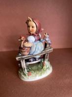 Goebel - Beeldje - “Horch Pay Attention” (Hum 426 3/0) –