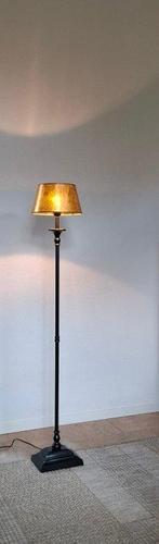 Staande lamp - Metaal zwart - + goud kleurige kap
