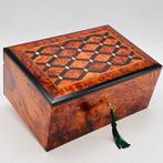 Sieradendoos - Hout (Thuya), hout, parelmoer, marqueterie,
