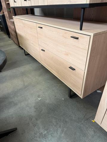 Helsinki dressoir (nieuw, outlet) beschikbaar voor biedingen