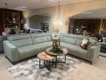 Nieuwe hoekbank 3- hoek 2.5 in zacht groene stof nu 1650.- beschikbaar voor biedingen