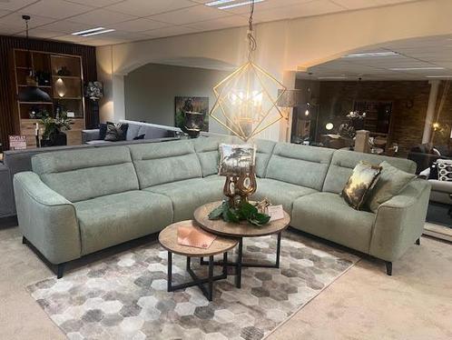 Nieuwe hoekbank 3- hoek 2.5 in zacht groene stof nu 1650.-, Huis en Inrichting, Banken | Complete zithoeken, Nieuw, Ophalen