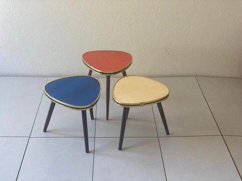 Set bijzettafels - Hout - Drie bijzettafeltjes, Antiek en Kunst, Kunst | Designobjecten