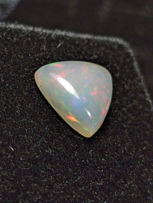 391 CT - Prachtige nobele natuurlijke Welo-opal, met een, Verzamelen, Mineralen en Fossielen