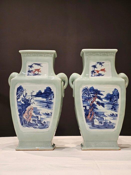 Paar Chinese celadon vazen met blauw-wit landschap -, Antiek en Kunst, Antiek | Overige Antiek