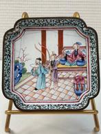 Zeldzaam beeld op een bord Cloisonne Kangxi. - bronzen, Antiek en Kunst