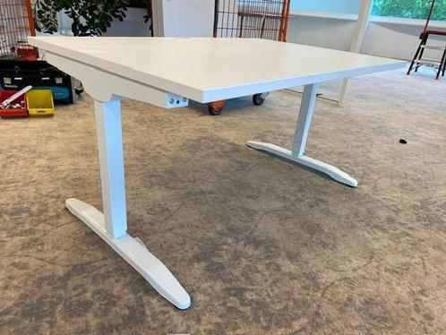 Refurbished slingerverstelbare zit-zit bureaus wit frame, Zakelijke goederen, Kantoor en Winkelinrichting | Kantoormeubilair en Inrichting