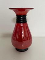 Jean Beck - Vaas - iriserende rode glazen vaasje - Glas, Antiek en Kunst