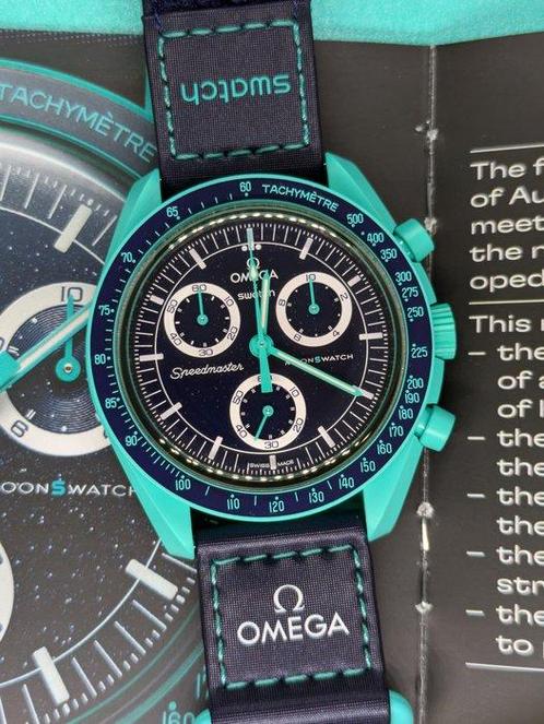 Swatch - MoonSwatch. Mission on Earth. Polar Lights. -, Sieraden, Tassen en Uiterlijk, Horloges | Heren