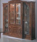 Vitrinekast - Kristal - Notenhoutfineer vitrine., Antiek en Kunst, Kunst | Designobjecten