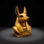 Replica van het oude Egyptisch Anubis beeld met jackalenkop,